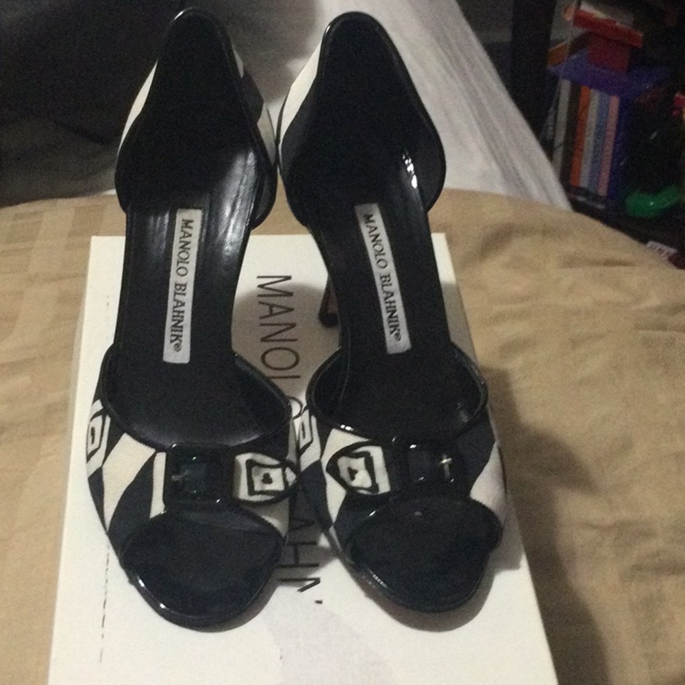 Black and white Manolo Blahnik heels size 35.5